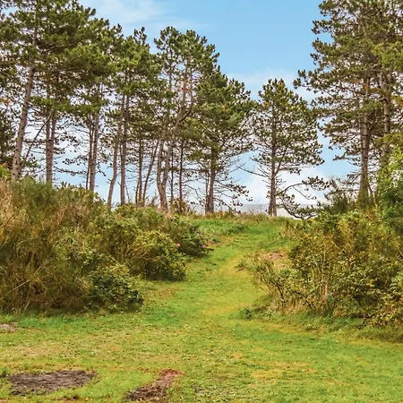 בית נופש Four-bedroom In *