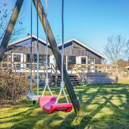 Four-bedroom In בית נופש